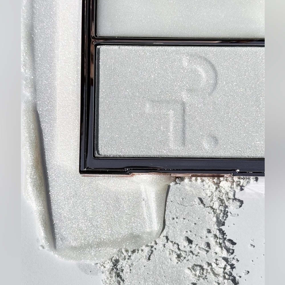 “My Love” MAJOR GLOW CRÈME & POWDER LIGHT REFLECTING TRANSLUCENT HIGHLIGHTER DUO
